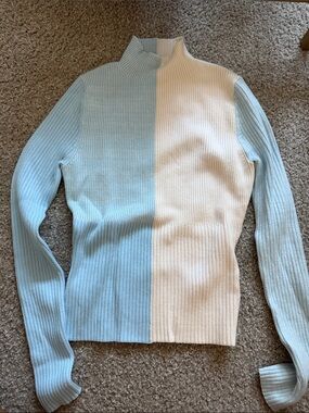 Colorblock Ribbed Turtleneck Sweater in Light Blue and Cream